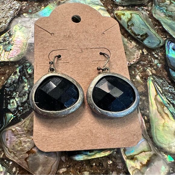 Vintage-Inspired Black Glass Drop Earrings with Hammered Pewter-Tone Frame - Picture 1 of 6